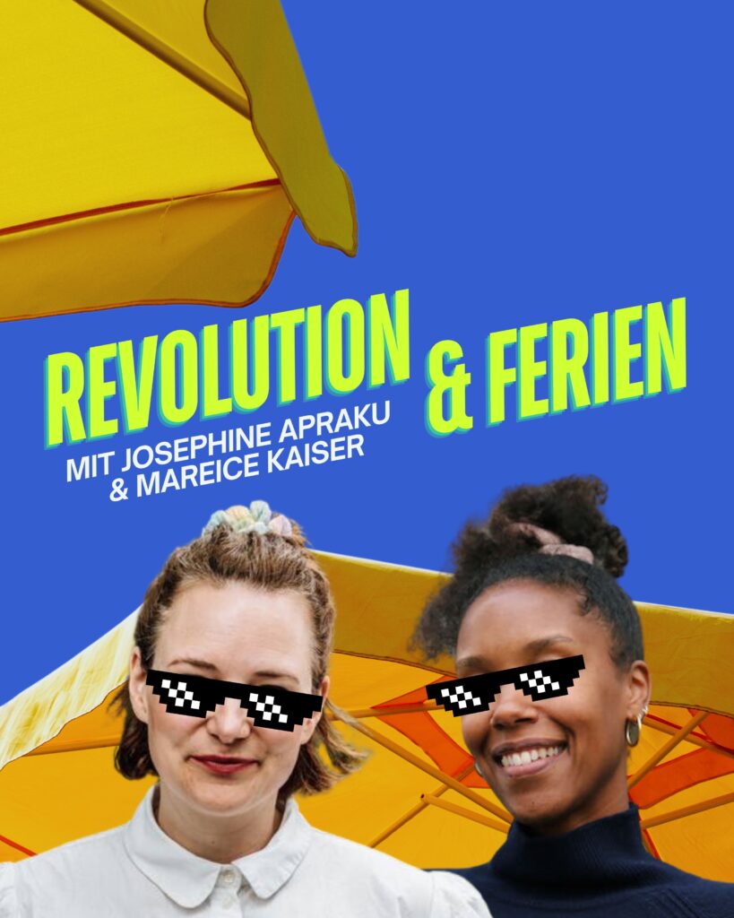 Auf dem Cover des Podcasts "Revolution und Ferien" sind die Köpfe von Mareice Kaiser und Josephine Apraku zu sehen. Über den Augen wurden verpixelte Sonnenbrillen wie aus einem Meme eingefügt. Der Hintergrund ist wattblau, davor zwei gelbe Sonnenschirme.